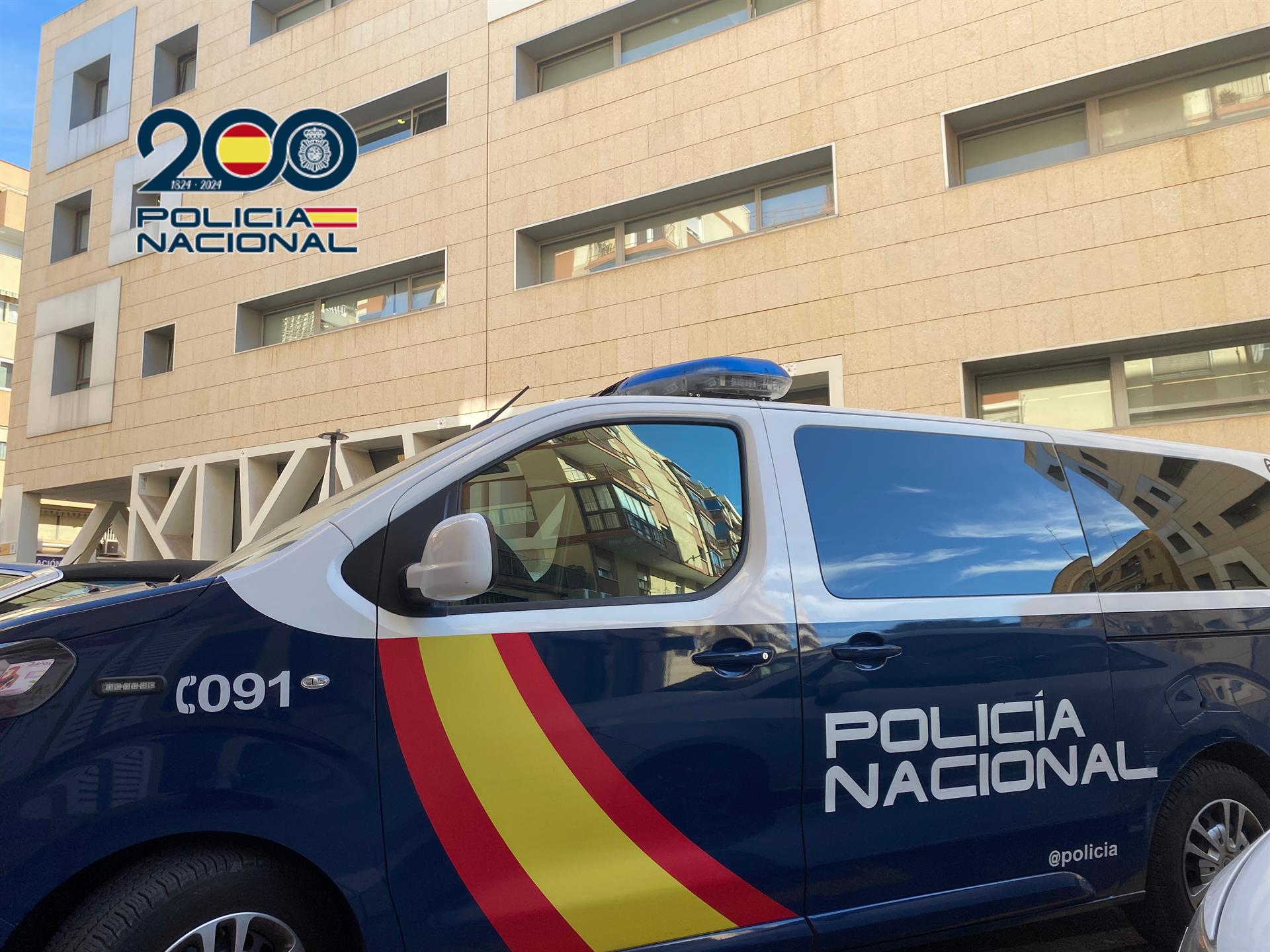 Detenidas cuatro personas en Alicante por robar móviles a turistas mediante el método del descuido Detenidas cuatro personas en Alicante por robar móviles a turistas mediante el método del descuido