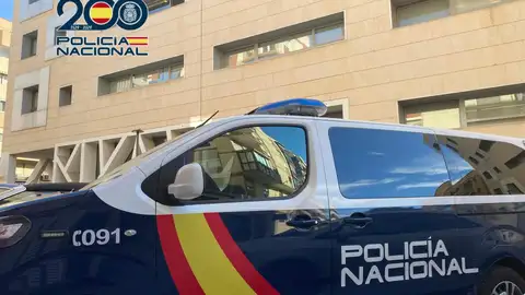 Detenidas cuatro personas en Alicante por robar móviles a turistas mediante el método del descuido Detenidas cuatro personas en Alicante por robar móviles a turistas mediante el método del descuido