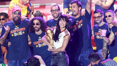 Aitana, Lola Indigo, Viva Suecia (y m&aacute;s) ponen banda sonora a la celebraci&oacute;n de la selecci&oacute;n en Cibeles