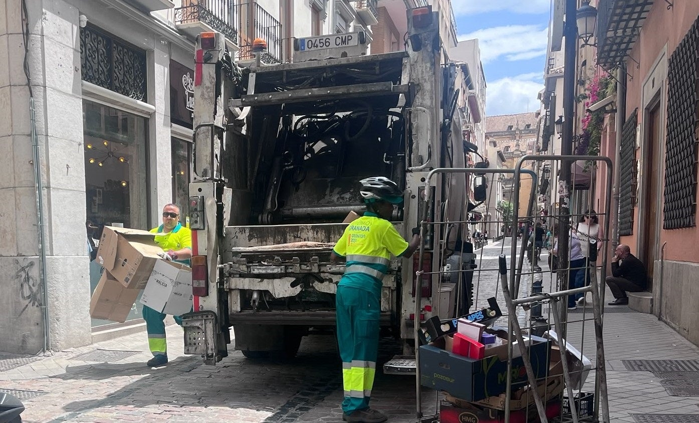 El Ayuntamiento de Granada asegura que la tasa de basura ha bajado para el 99% de las viviendas El Ayuntamiento de Granada asegura que la tasa de basura ha bajado para el 99% de las viviendas