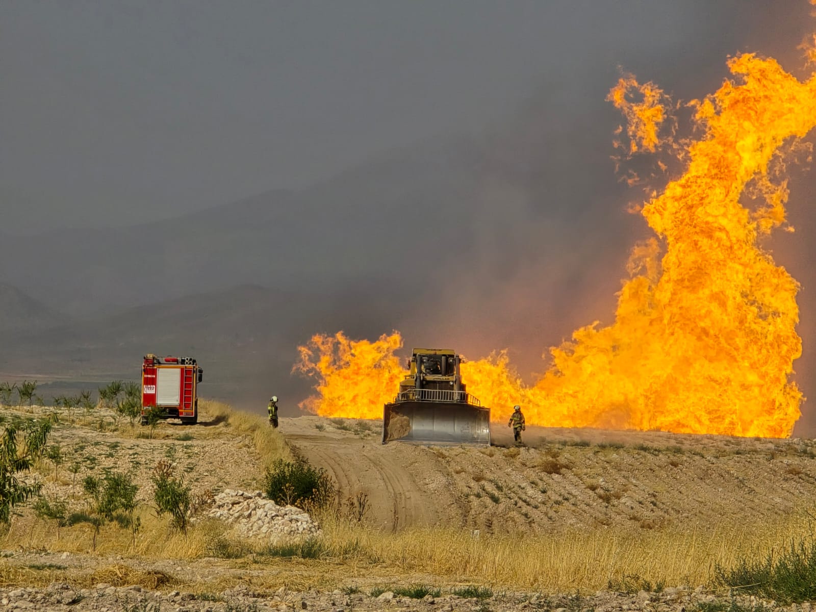 Una explosión en el gasoducto de Caniles deja herido a un operario y obliga a cortar el suministro en Loja y Almería Una explosión en el gasoducto de Caniles deja herido a un operario y obliga a cortar el suministro en Loja y Almería