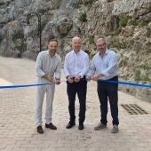 Representantes de APB, CIME y Ayuntamiento en la inauguración