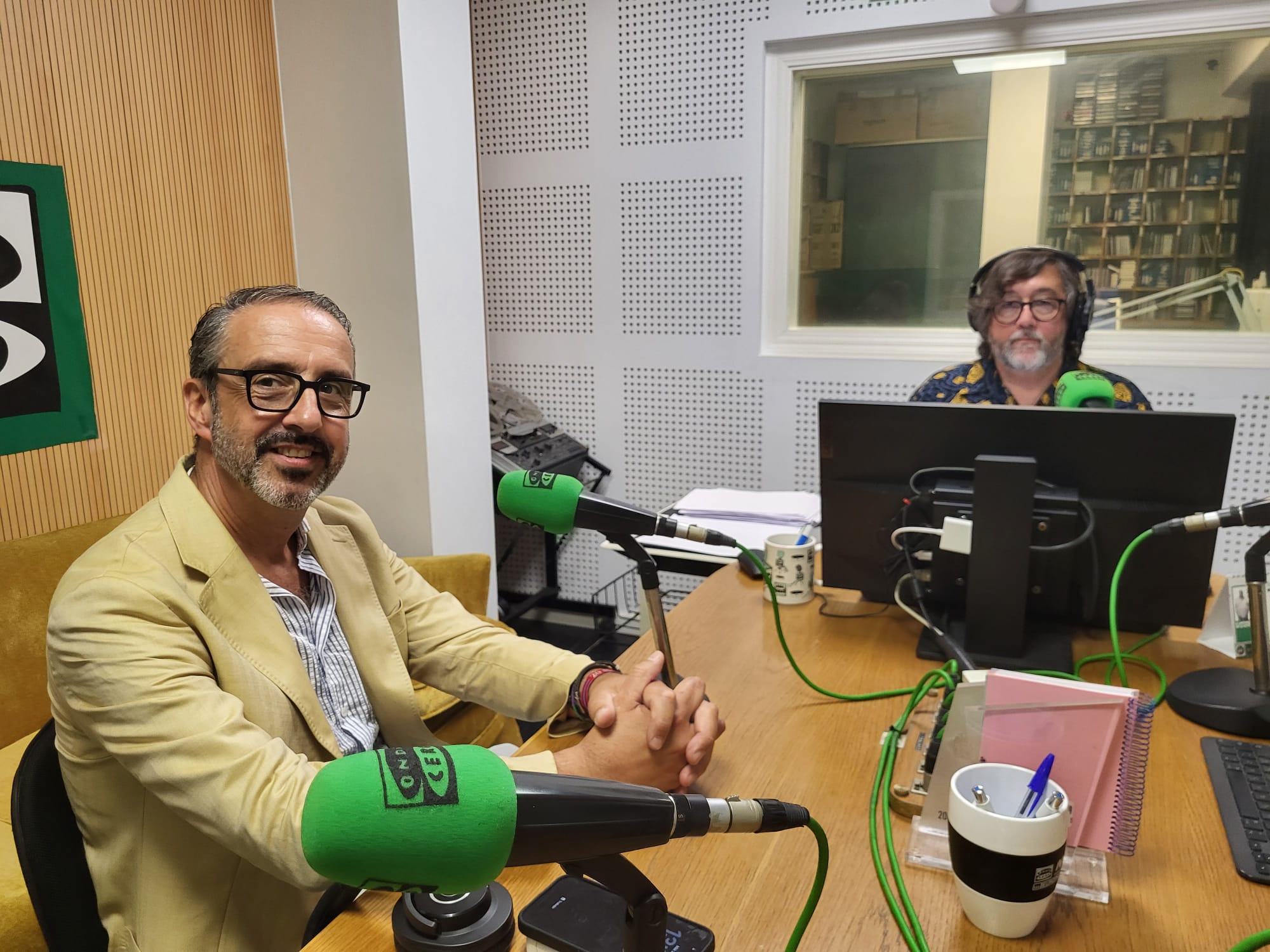 Amadino Pereira, gerente de Xurisgal, nos presenta "Información Legal" en Onda Cero Ourense Amadino Pereira, gerente de Xurisgal, nos presenta "Información Legal" en Onda Cero Ourense