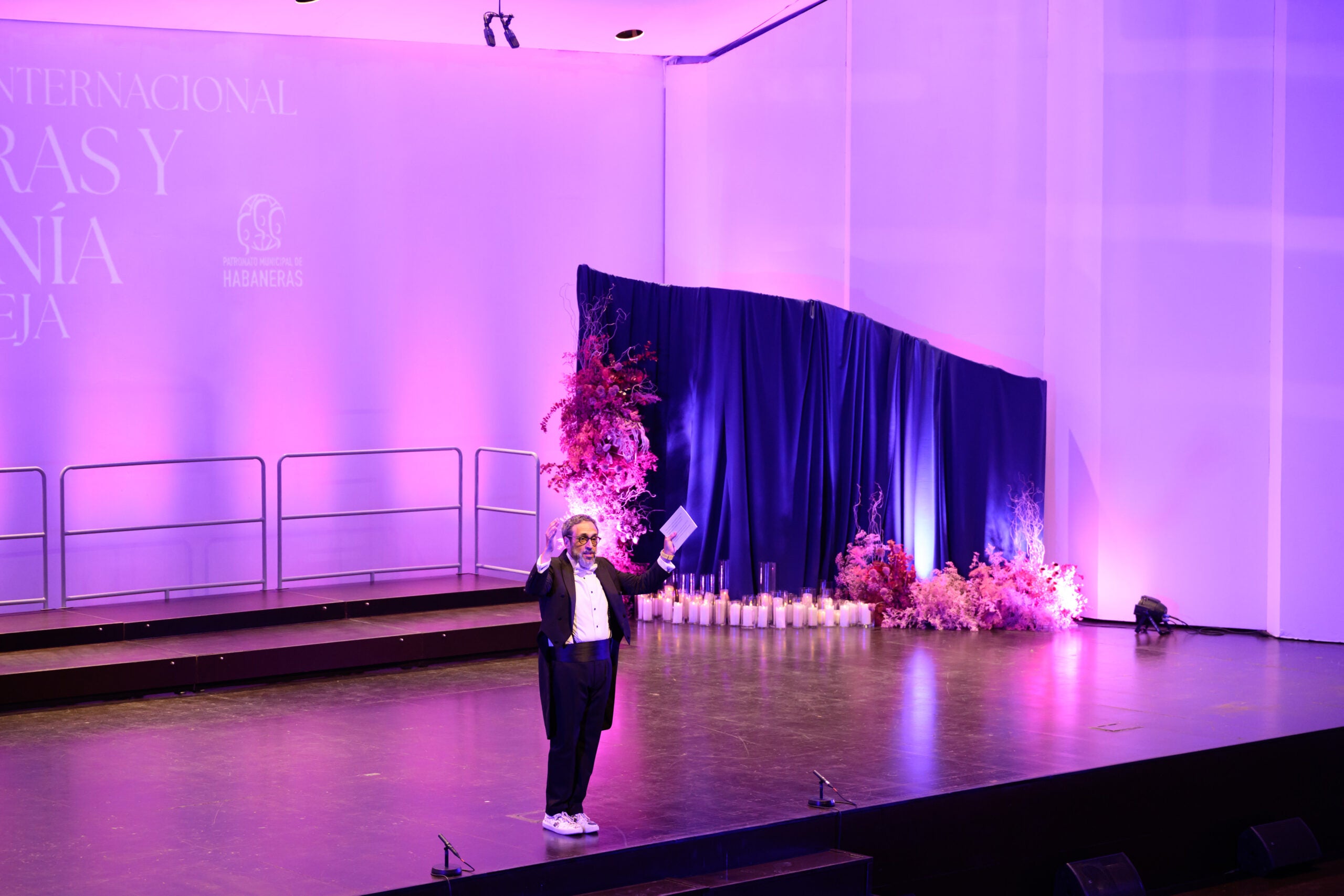 José Manuel Zapata, presentador del certamen: "Yo nací en un coro como músico y me emociona mucho estar en Torrevieja" José Manuel Zapata, presentador del certamen: "Yo nací en un coro como músico y me emociona mucho estar en Torrevieja"