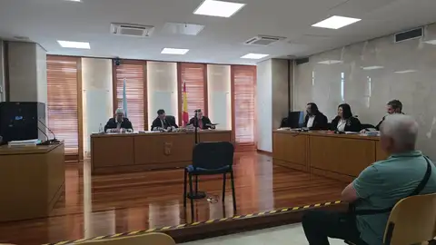Un policía urbanístico de Santiago se enfrenta a cuatro años de cárcel por falsificar el informe de una obra Un policía urbanístico de Santiago se enfrenta a cuatro años de cárcel por falsificar el informe de una obra