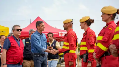 Pedro Sánchez y Emiliano García Page visitan el Puesto de Mando Avanzado del incendio forestal que se declaró el jueves en La Mierla (Guadalajara) Pedro Sánchez y Emiliano García Page visitan el Puesto de Mando Avanzado del incendio forestal que se declaró el jueves en La Mierla (Guadalajara)