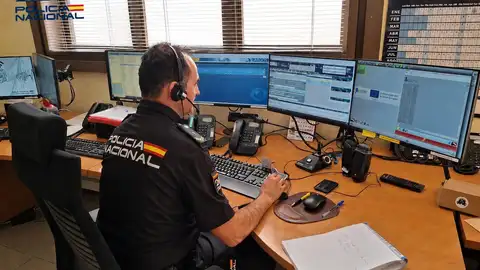 La Policía Nacional salva en Palencia una vida gracias a la rápida actuación de sus agentes .
