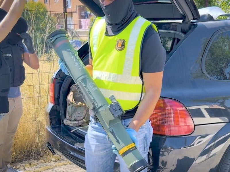 Desarticulat un clan familiar que traficava amb armes des de Sant Feliu i que era dirigit des de la presó Desarticulat un clan familiar que traficava amb armes des de Sant Feliu i que era dirigit des de la presó