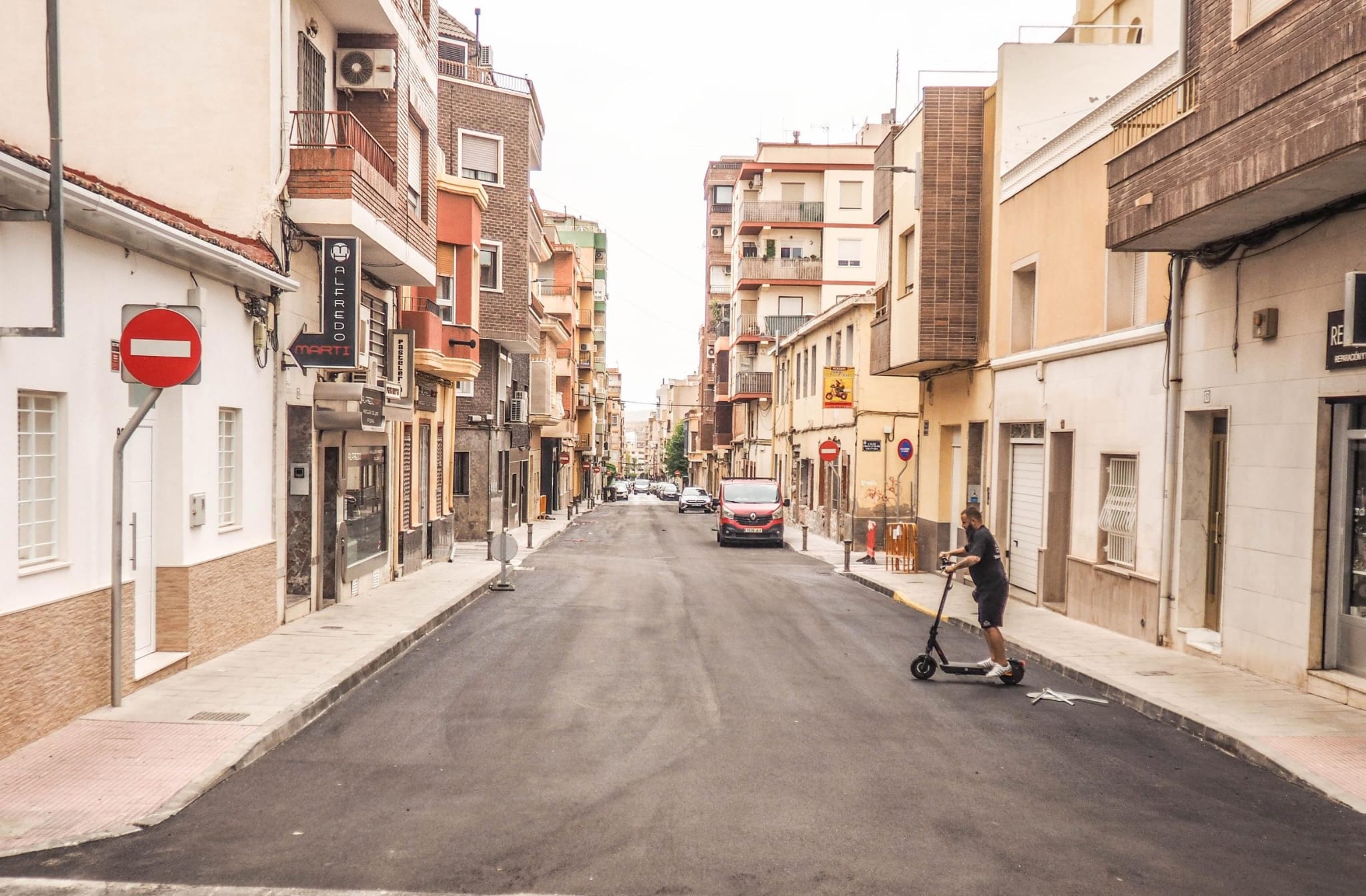Elda mejora la red de aguas pluviales y el asfalto en la calle Don Quijote Elda mejora la red de aguas pluviales y el asfalto en la calle Don Quijote