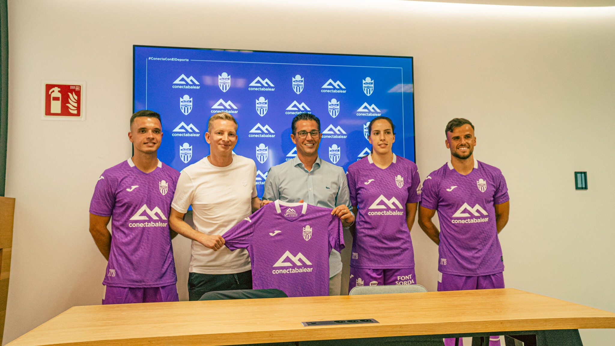 El CD Baleares presenta a sus nuevos fichajes Nofre Riera y Raúl caballero El CD Baleares presenta a sus nuevos fichajes Nofre Riera y Raúl caballero