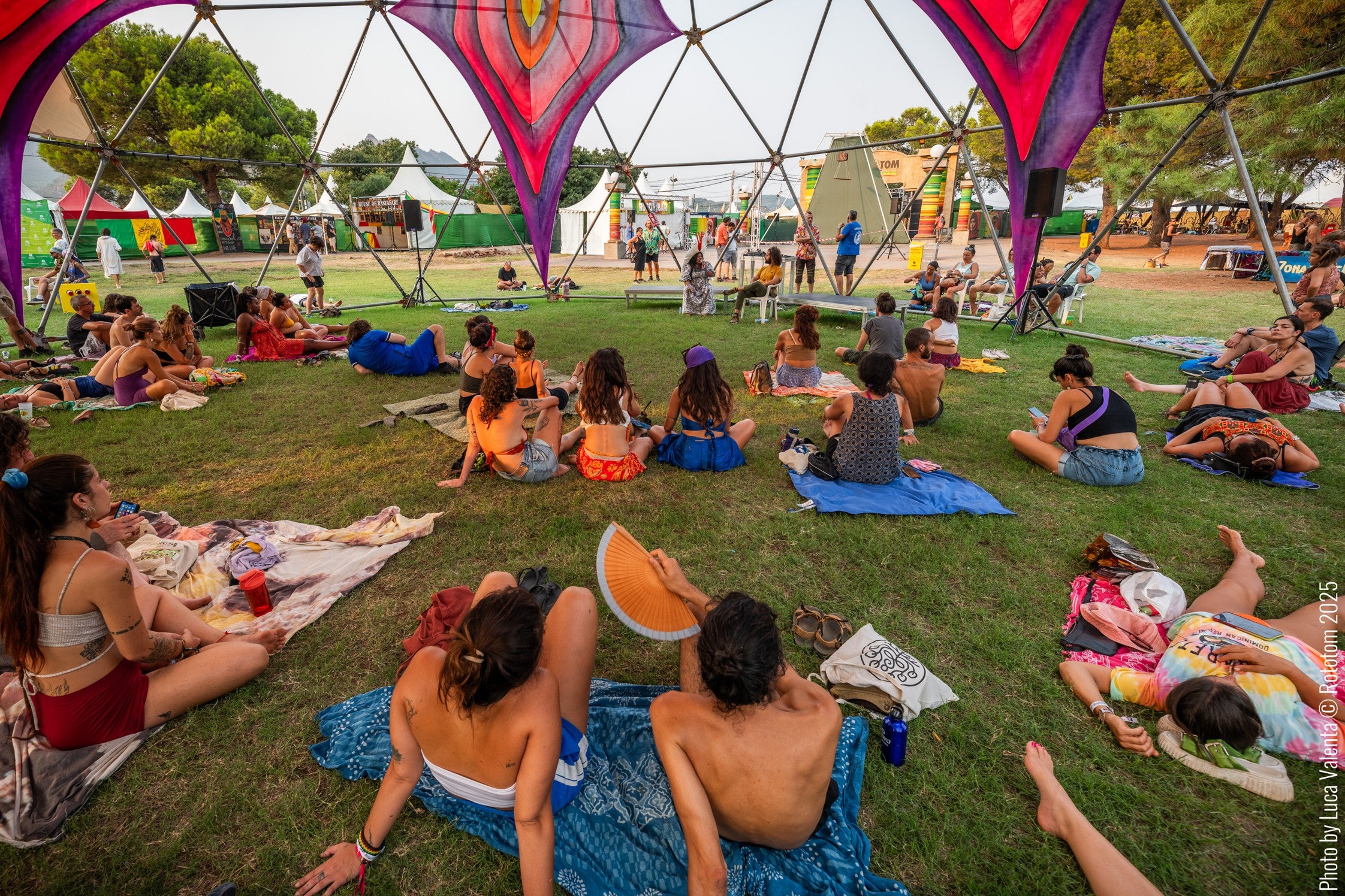 Rototom Sunsplash refuerza su apuesta sostenible con baterías solares y espacios contra el calor Rototom Sunsplash refuerza su apuesta sostenible con baterías solares y espacios contra el calor
