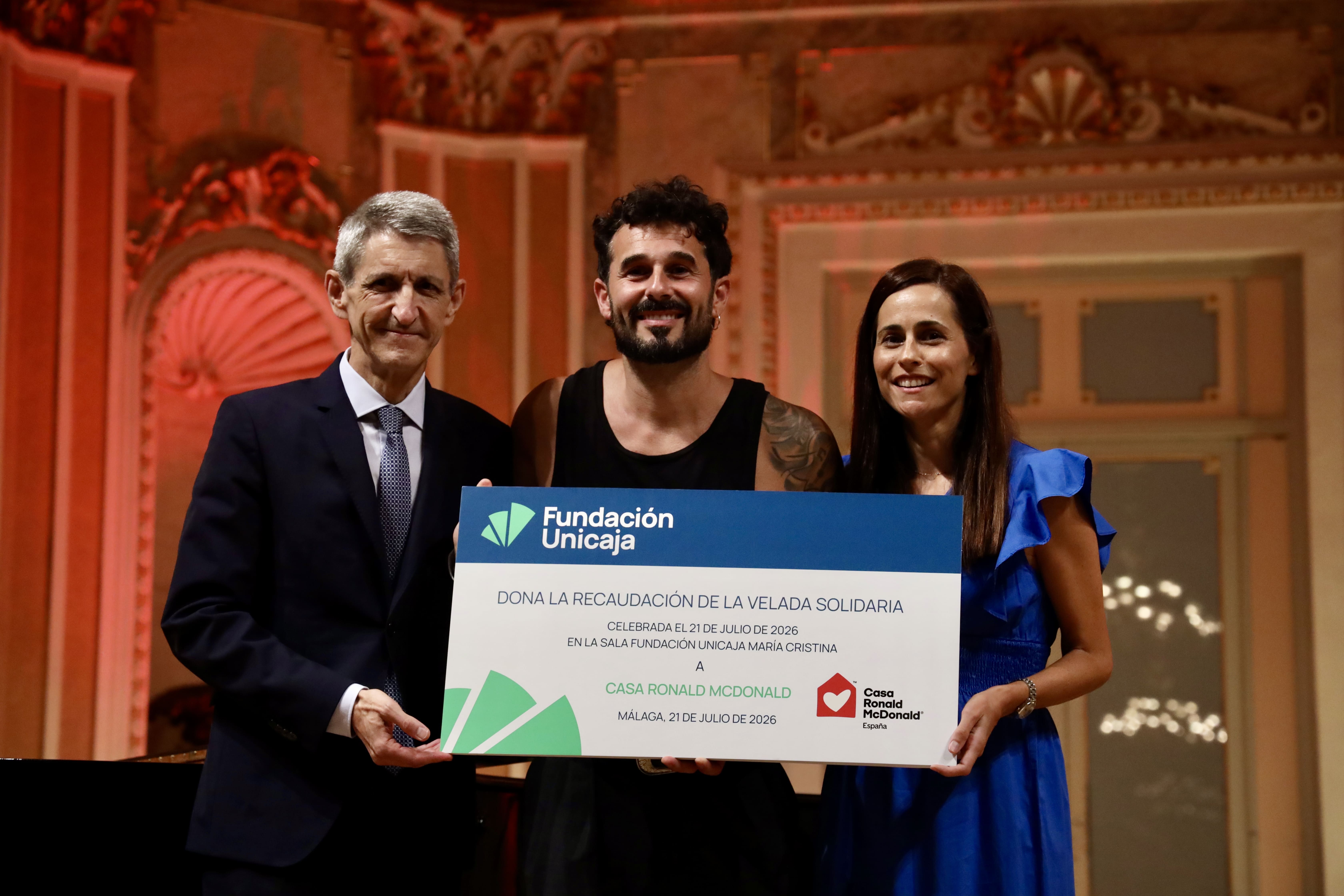 Fundación Unicaja entrega la recaudación de su velada solidaria con Antoñito Molina a la Casa Ronald McDonald Fundación Unicaja entrega la recaudación de su velada solidaria con Antoñito Molina a la Casa Ronald McDonald