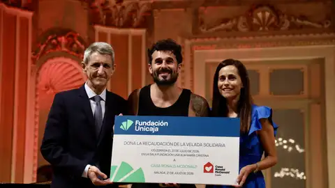 Fundación Unicaja entrega la recaudación de su velada solidaria con Antoñito Molina a la Casa Ronald McDonald Fundación Unicaja entrega la recaudación de su velada solidaria con Antoñito Molina a la Casa Ronald McDonald