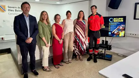 Salud advierte de los riesgos de lesiones oculares "irreversibles" durante el eclipse y reforzará la atención en 18 centros de salud Salud advierte de los riesgos de lesiones oculares "irreversibles" durante el eclipse y reforzará la atención en 18 centros de salud