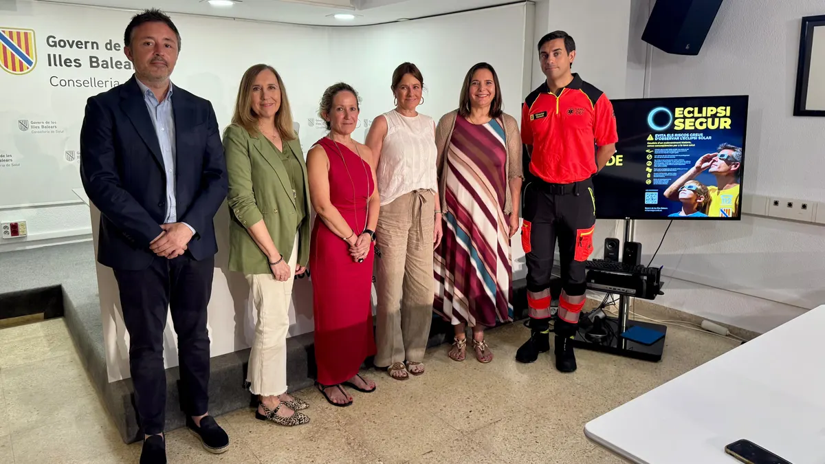 Salud advierte de los riesgos de lesiones oculares "irreversibles" durante el eclipse y reforzará la atención en los centros de salud
