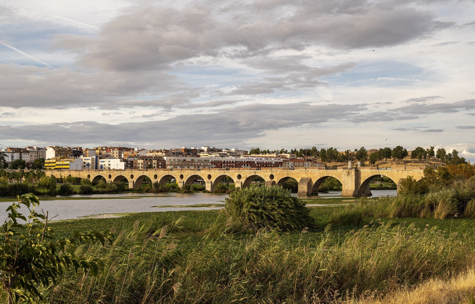 Confederación Hidrográfica del Guadiana prohíbe la navegación en el Guadiana a su paso por Badajoz por motivos de seguridad Confederación Hidrográfica del Guadiana prohíbe la navegación en el Guadiana a su paso por Badajoz por motivos de seguridad