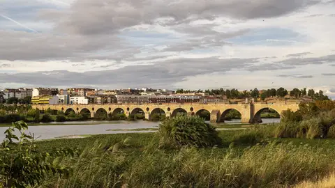 Confederación Hidrográfica del Guadiana prohíbe temporalmente la navegación en el río Guadiana en Badajoz por seguridad Confederación Hidrográfica del Guadiana prohíbe temporalmente la navegación en el río Guadiana en Badajoz por seguridad