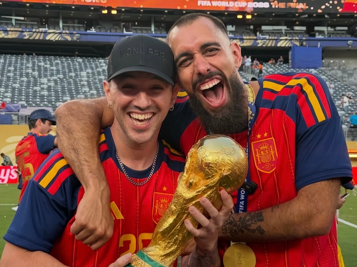 El Momo, el rapero zaragozano que ha grabado el documental de Borja Iglesias en el Mundial El Momo, el rapero zaragozano que ha grabado el documental de Borja Iglesias en el Mundial