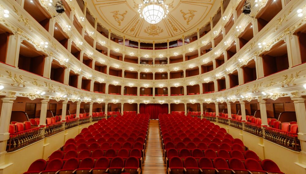 Imagen del interior del Teatre Principal de Maó con 196 años de historia