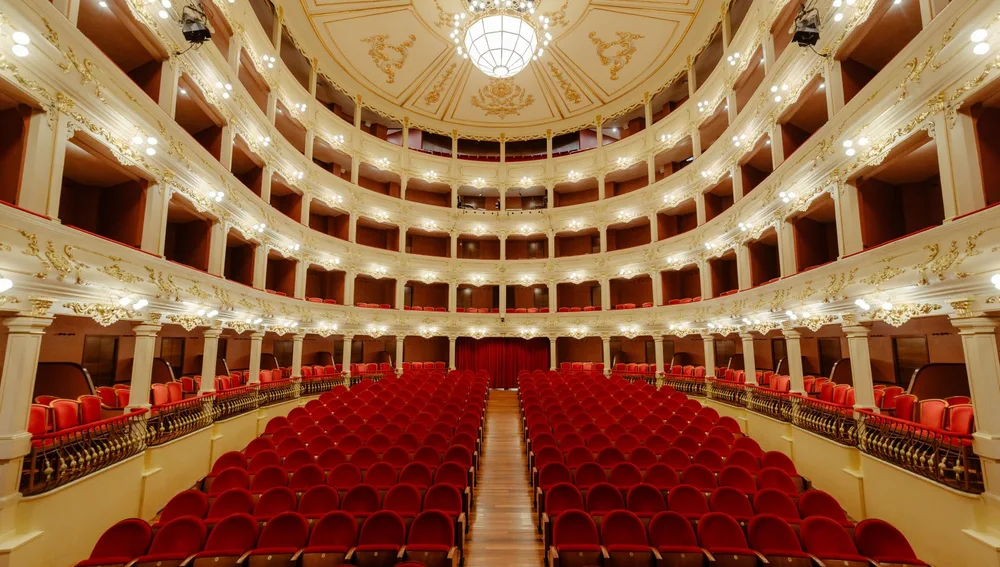 Imagen del interior del Teatre Principal de Maó con 196 años de historia Imagen del interior del Teatre Principal de Maó con 196 años de historia