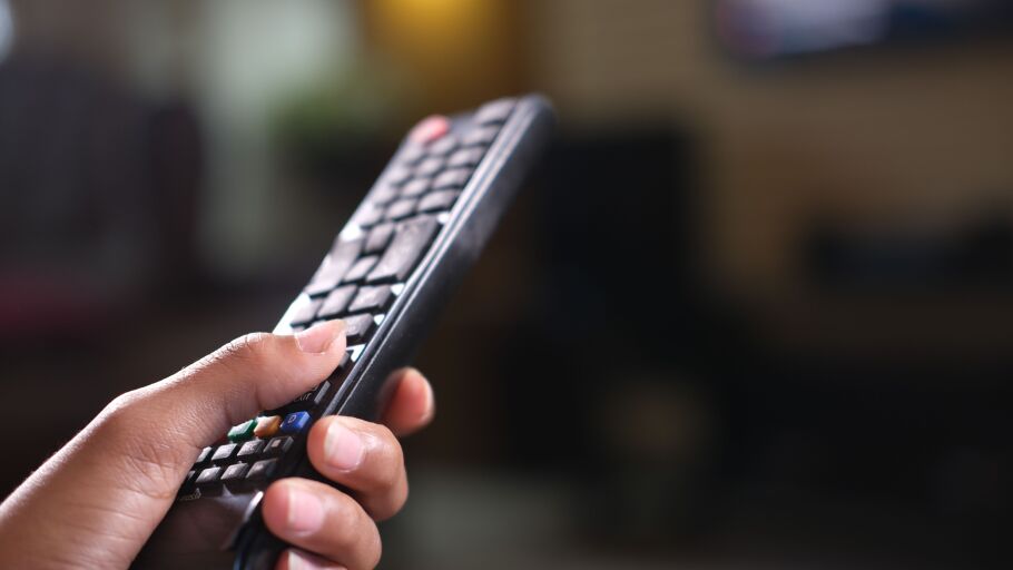 La televisi&oacute;n gratis sigue siendo la reina del sal&oacute;n, pero encontrarla en una Smart TV cada vez es m&aacute;s complicado