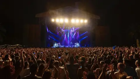 Unas 25.000 personas pasaron por la Alcazaba de Badajoz para disfrutar de Loquillo, Orozco y Morad y de la final del Mundial Unas 25.000 personas pasaron por la Alcazaba de Badajoz para disfrutar de Loquillo, Orozco y Morad y de la final del Mundial
