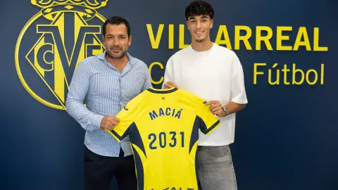 El Villarreal renueva a su perla Carlos Maciá El Villarreal renueva a su perla Carlos Maciá