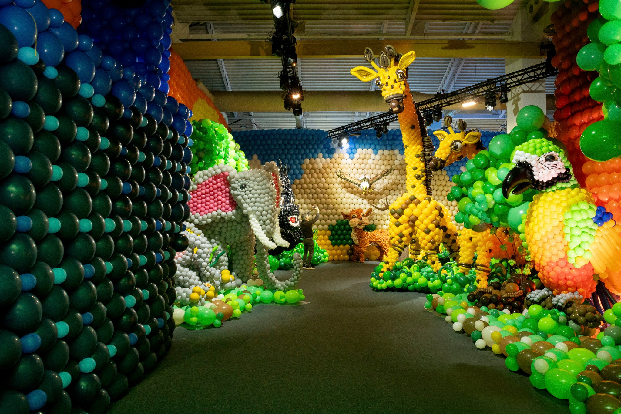Balloon Story: el pla familiar que transforma Barcelona en un univers de globus aquest estiu Balloon Story: el pla familiar que transforma Barcelona en un univers de globus aquest estiu