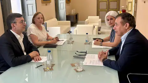 Frente común empresarial por el tramo Teruel-Sagunto El presidente de CEOE Aragón, Benito Tesier, se ha reunido hoy con su homólogo valenciano, Vicente Lafuente