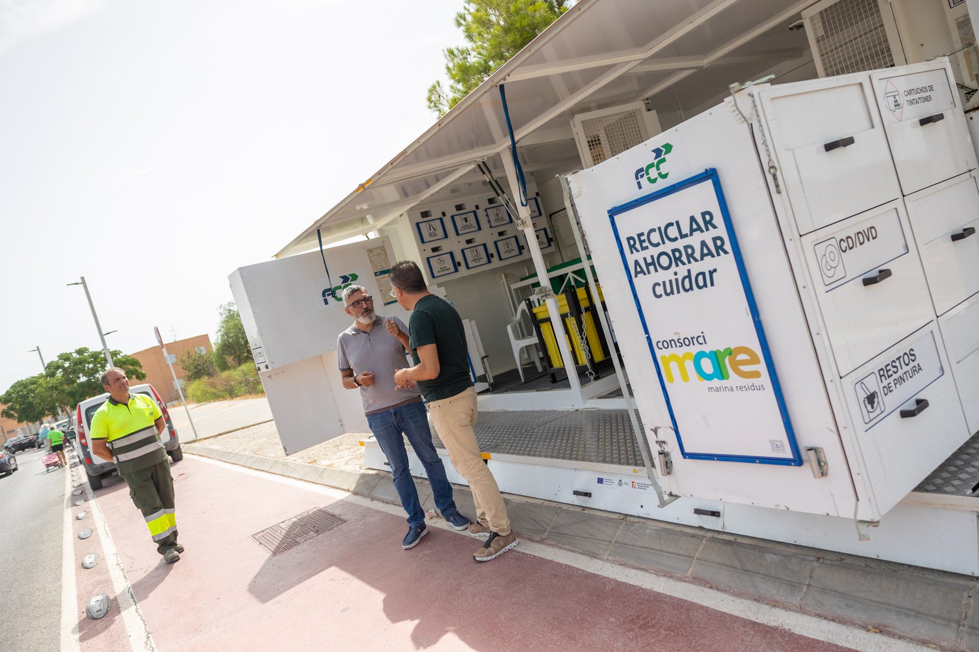 El Consorci Mare refuerza en l’Alfàs del Pi los servicios de reciclaje con el ecoparque móvil semanal El Consorci Mare refuerza en l’Alfàs del Pi los servicios de reciclaje con el ecoparque móvil semanal