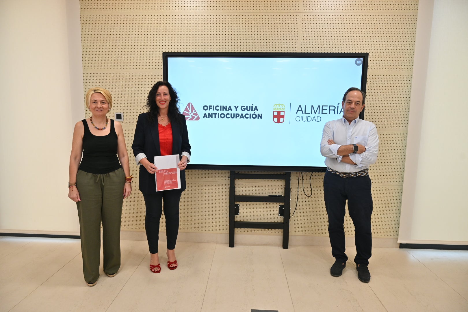 Almería pone en marcha una oficina municipal para asesorar a víctimas de ocupaciones ilegales Almería pone en marcha una oficina municipal para asesorar a víctimas de ocupaciones ilegales