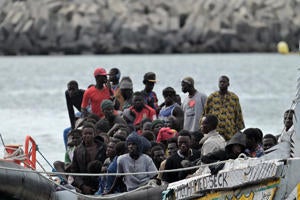Rescatados 43 inmigrantes, ocho de ellos menores, y detenidos tres patrones en Alicante Rescatados 43 inmigrantes, ocho de ellos menores, y detenidos tres patrones en Alicante