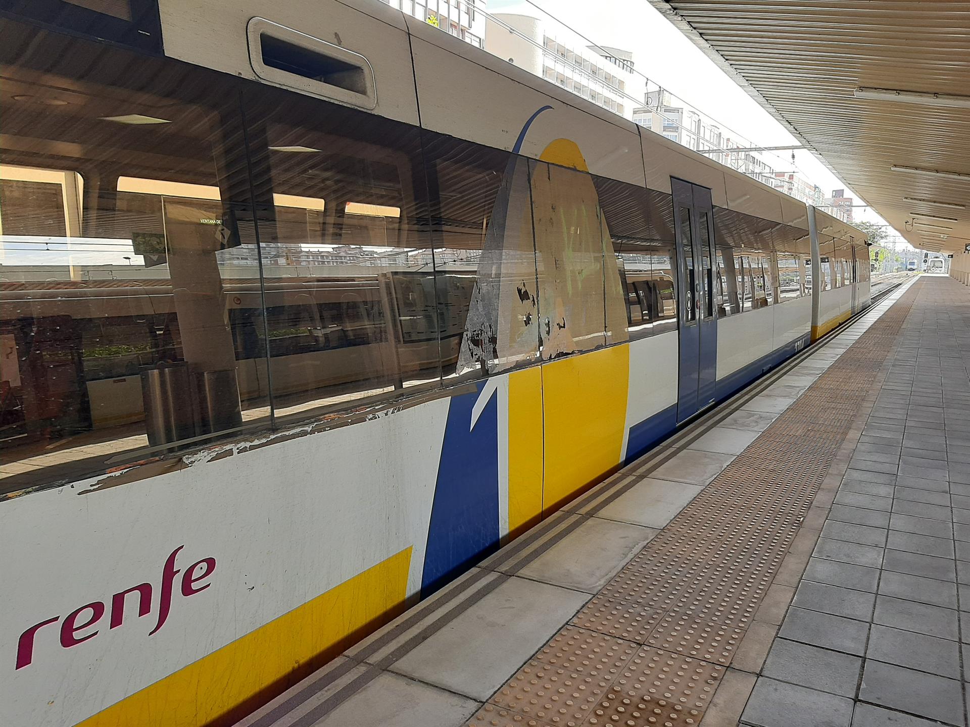 Una avería eléctrica impide la circulación de trenes en dos líneas de Cercanías de Cantabria Una avería eléctrica impide la circulación de trenes en dos líneas de Cercanías de Cantabria