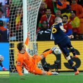 Las increíbles coincidencias entre el gol de Iniesta y el de Ferrán Torres en la final del Mundial