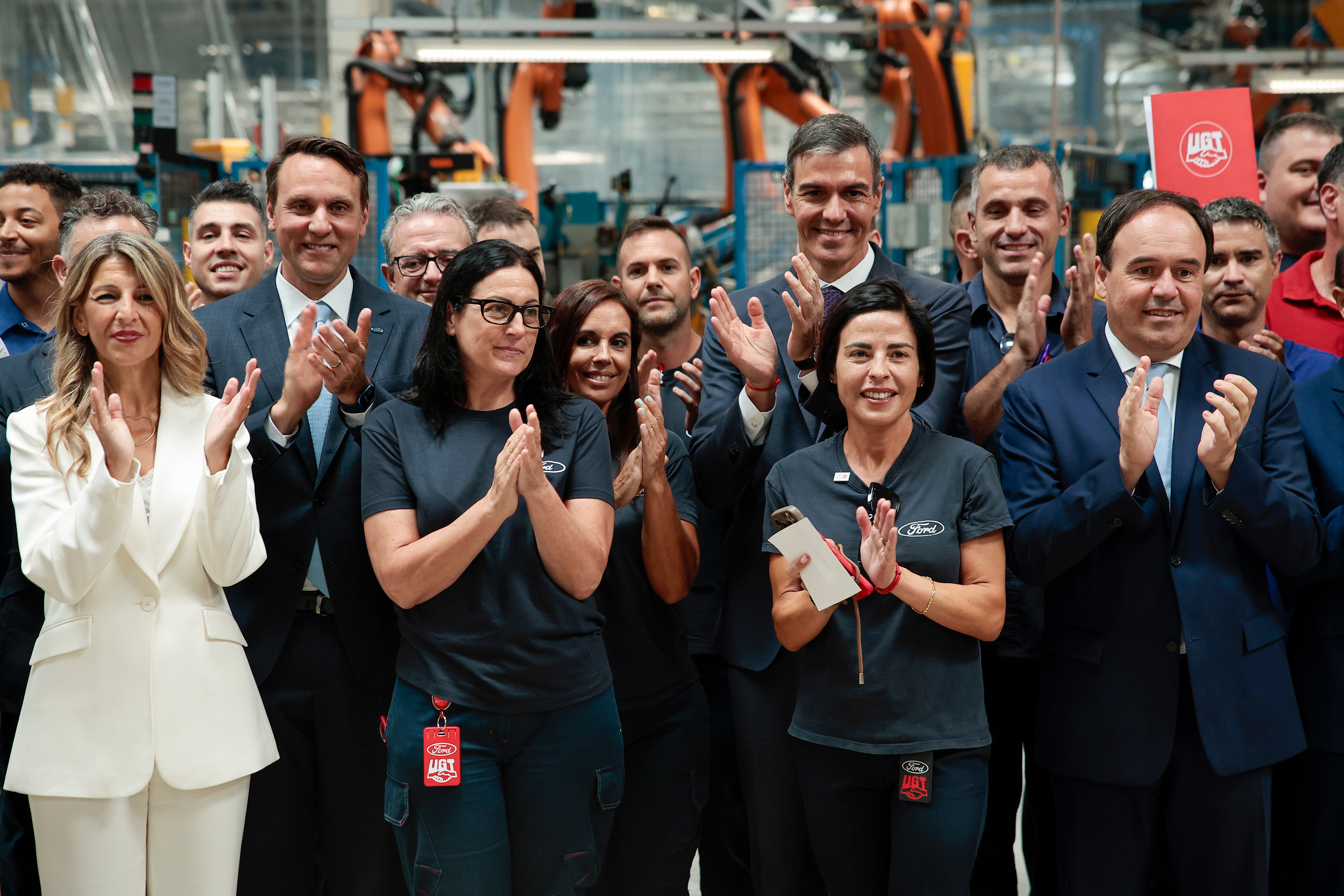 Pedro Sánchez, Yolanda Díaz y Juanfran Pérez Llorca, en la firma del acuerdo Ford-Geely en la factoría de Ford en Almussafes (València) Pedro Sánchez, Yolanda Díaz y Juanfran Pérez Llorca, en la firma del acuerdo Ford-Geely en la factoría de Ford en Almussafes (València)