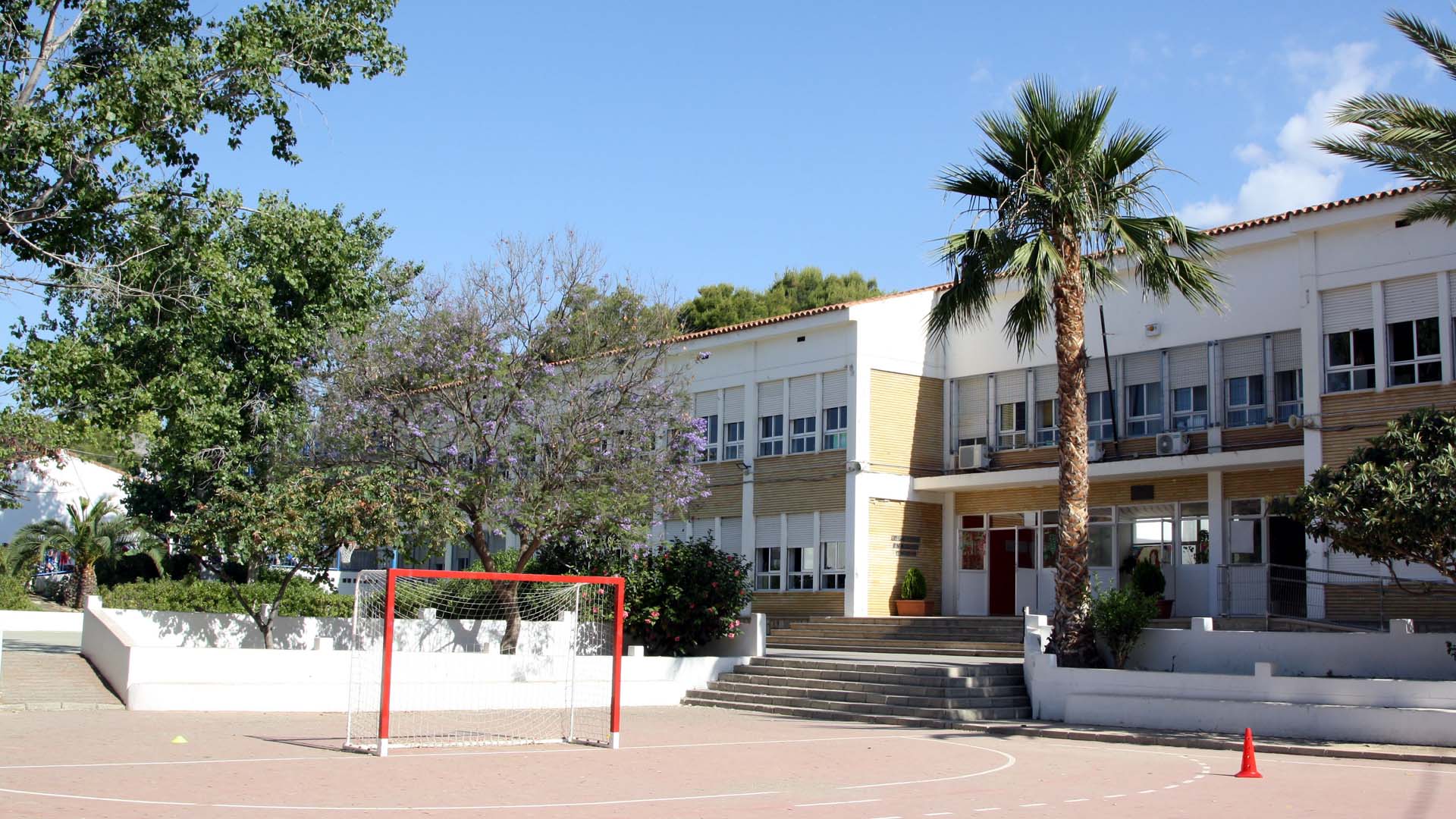 Benidorm plantea a la comunidad educativa del colegio Vasco Núñez de Balboa la construcción de un nuevo centro de tres líneas Benidorm plantea a la comunidad educativa del colegio Vasco Núñez de Balboa la construcción de un nuevo centro de tres líneas