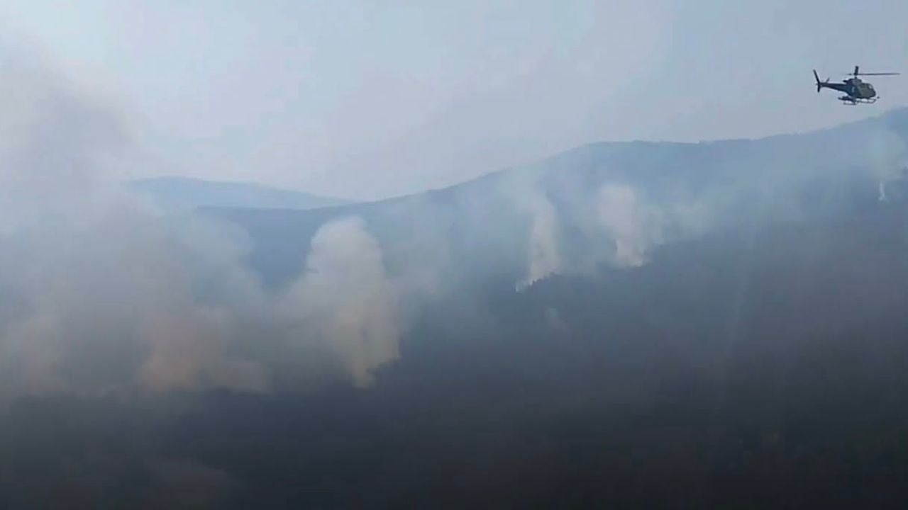 La extinción del incendio de la Mierla se concentra en Los Condemios La extinción del incendio de la Mierla se concentra en Los Condemios