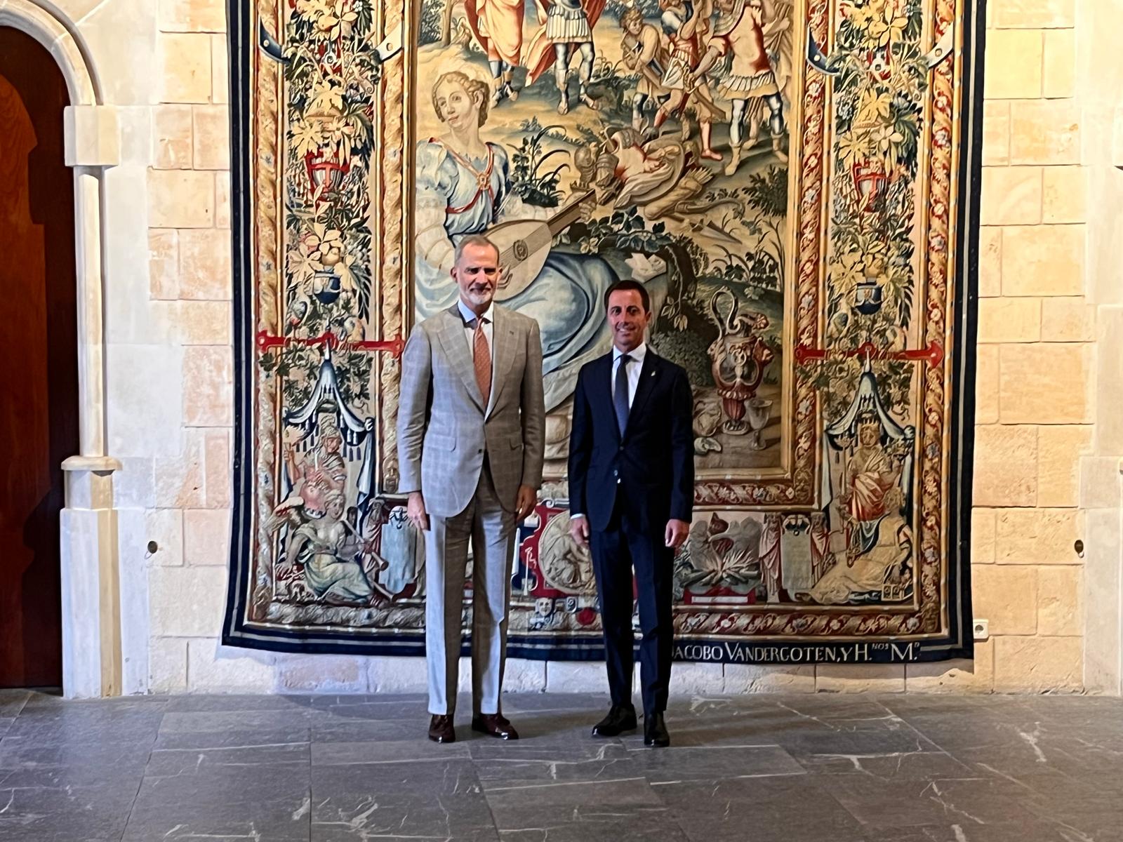 Galmés se compromete ante el Rey a limitar la entrada de vehículos en Mallorca a partir del próximo verano Galmés se compromete ante el Rey a limitar la entrada de vehículos en Mallorca a partir del próximo verano