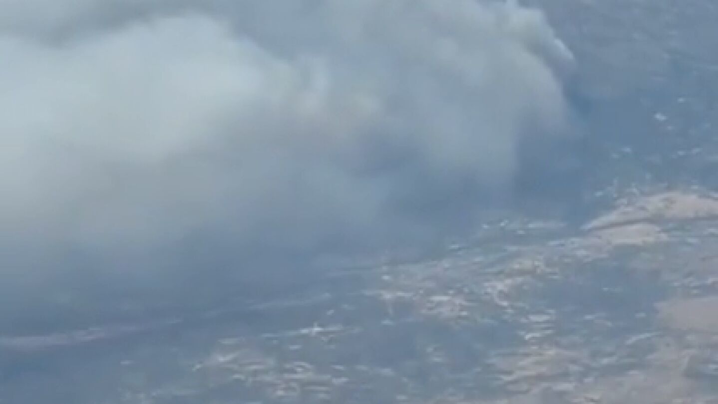 Vista aérea del incendio en Burgohondo (Ávila)