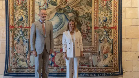 La presidenta de Baleares, Marga Prohens, durante una audiencia con el rey Felipe VI en el Palacio Real de la Almudaina La presidenta de Baleares, Marga Prohens, durante una audiencia con el rey Felipe VI en el Palacio Real de la Almudaina/ Javier Fernández / Europa Press