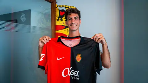Antoniu Roca se convierte en el sexto fichaje del Mallorca Antoniu Roca se convierte en el sexto fichaje del Mallorca