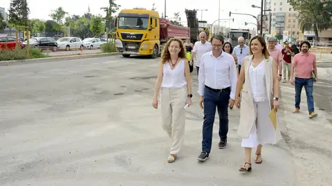 María José Catalá junto al concejal Juan Giner visitando las obras María José Catalá junto al concejal Juan Giner visitando las obras