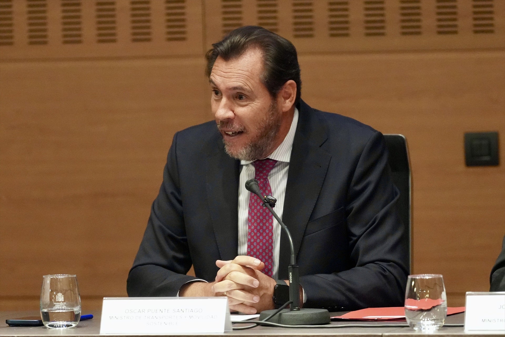 Óscar Puente azuza el choque institucional por la gestión de los incendios: "La UME es ya el nuevo servicio de extinción de las comunidades del PP" Óscar Puente azuza el choque institucional por la gestión de los incendios: "La UME es ya el nuevo servicio de extinción de las comunidades del PP"