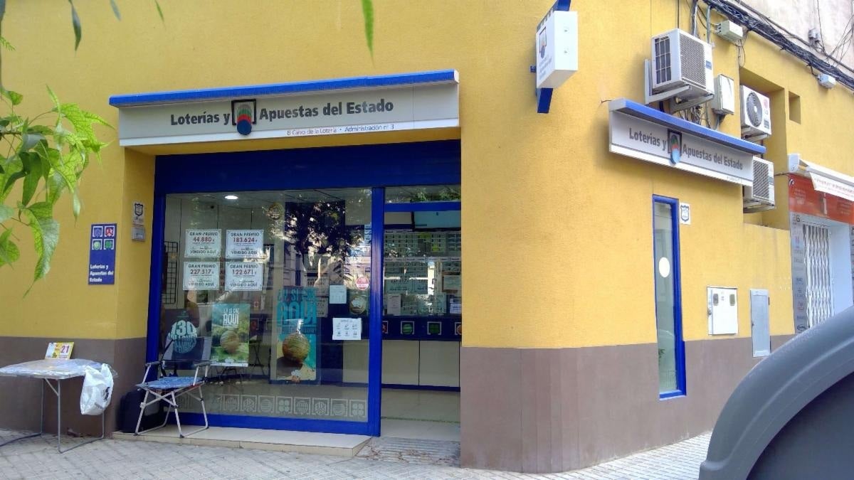 El sorteo de la Lotería Nacional deja en Crevillent un pellizco de 300.000 euros El sorteo de la Lotería Nacional deja en Crevillent un pellizco de 300.000 euros