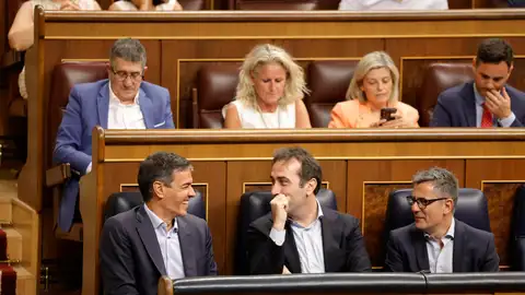 El Congreso aprueba la ley que regula el paso de los mutualistas a la REA y deja fuera a los jubilada que ya están cobrando la pensión El Congreso aprueba la ley que regula el paso de los mutualistas a la REA y deja fuera a los jubilada que ya están cobrando la pensión / EFE