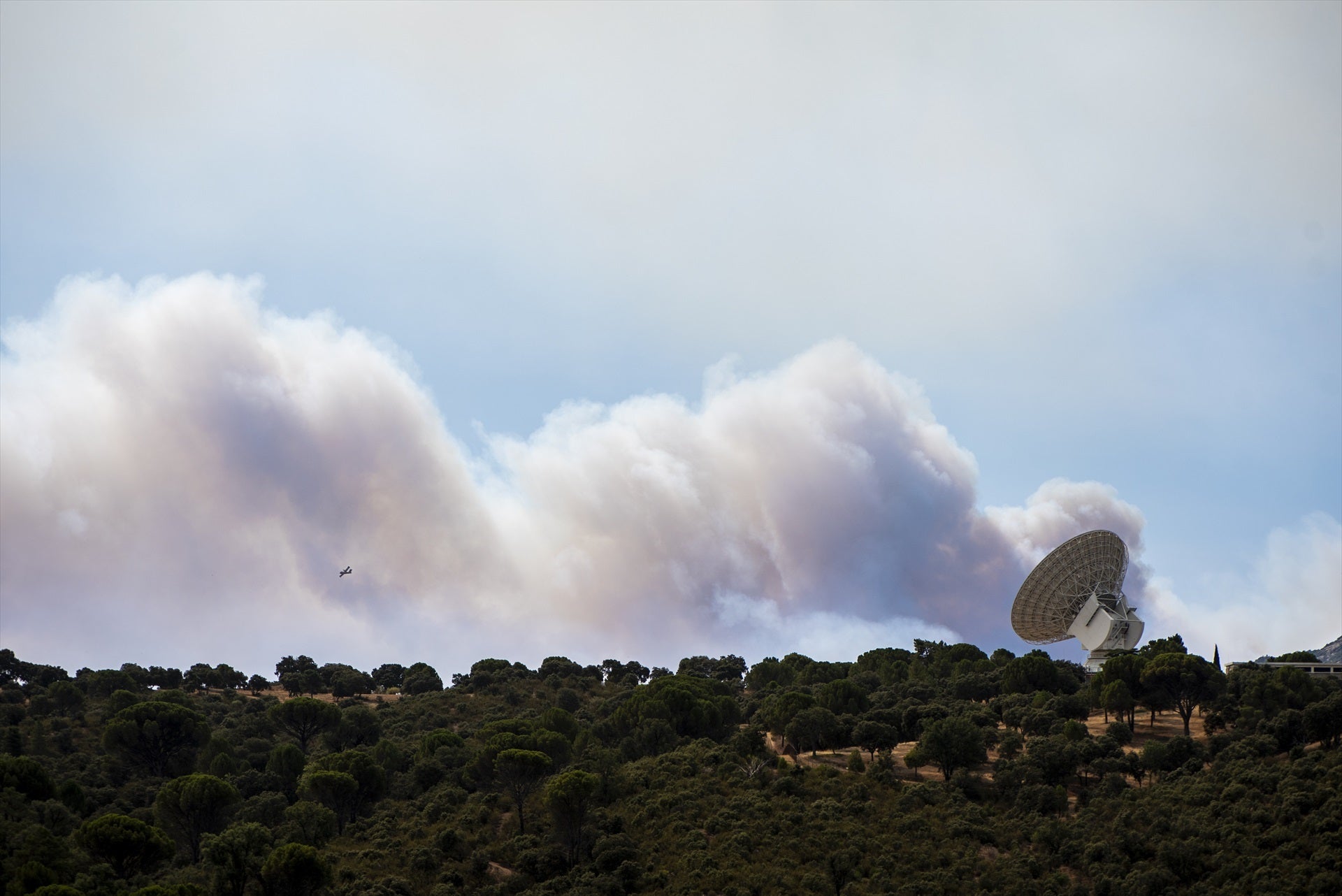 Las antenas de Robledo de Chavela de la NASA , en "situación crítica" por el avance de los incendios Las antenas de Robledo de Chavela de la NASA , en "situación crítica" por el avance de los incendios