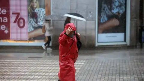 La esperanza para frenar los incendios: la Aemet prevé una bajada de temperaturas y lluvias en las zonas afectadas La esperanza para frenar los incendios: la Aemet prevé una bajada de temperaturas y lluvias en las zonas afectadas