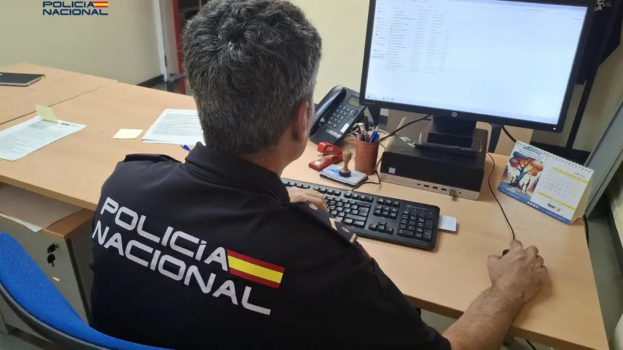 La Policía Nacional detiene al presunto autor de amenazar por una red social a la alcaldesa de Palencia .