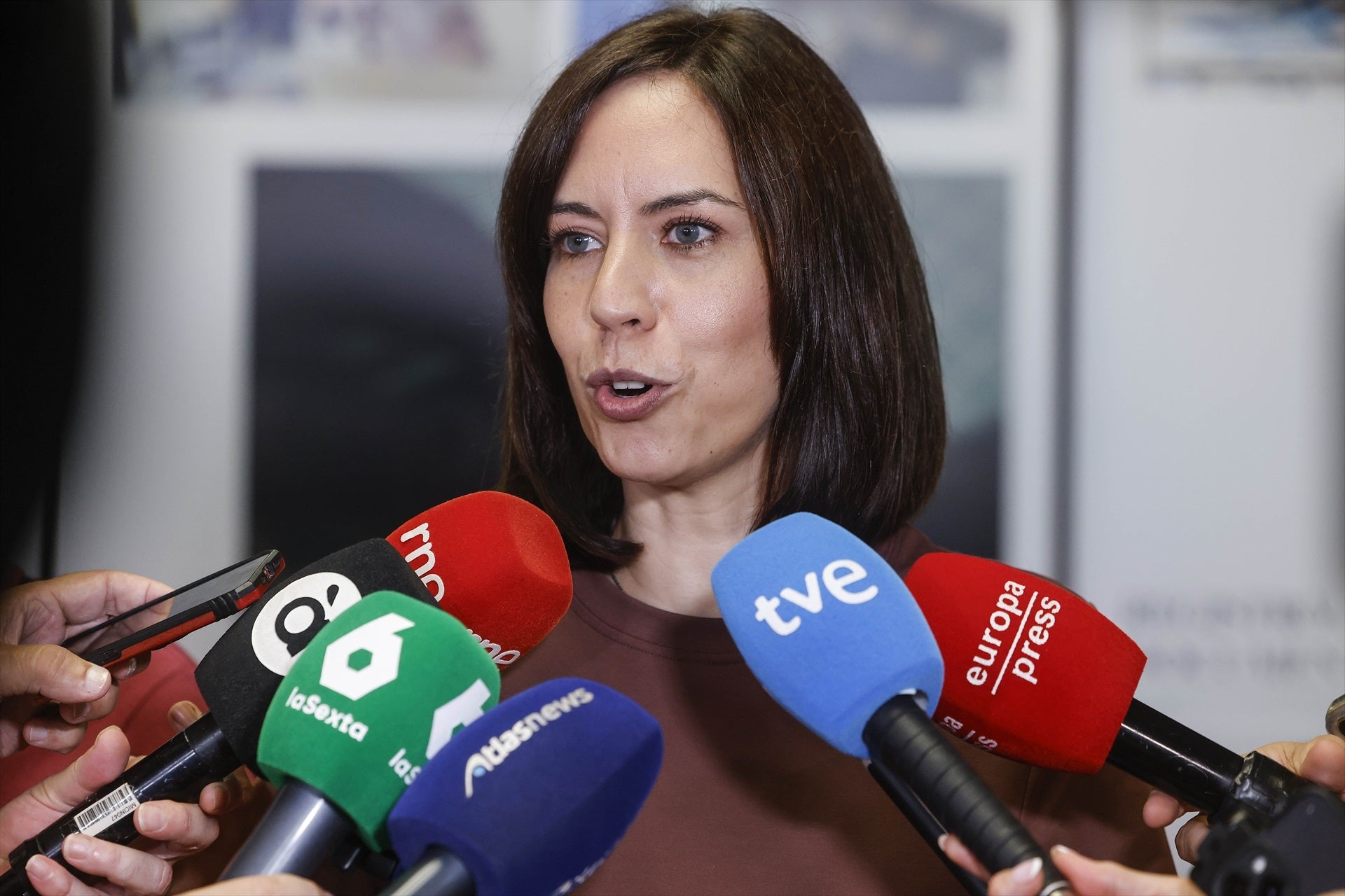 Diana Morant: "Yo no comparé a Feijóo con Hitler. Sí que hice una reflexión: los gobiernos nazis empezaron también con políticas racistas" Diana Morant: "Yo no comparé a Feijóo con Hitler. Sí que hice una reflexión: los gobiernos nazis empezaron también con políticas racistas"
