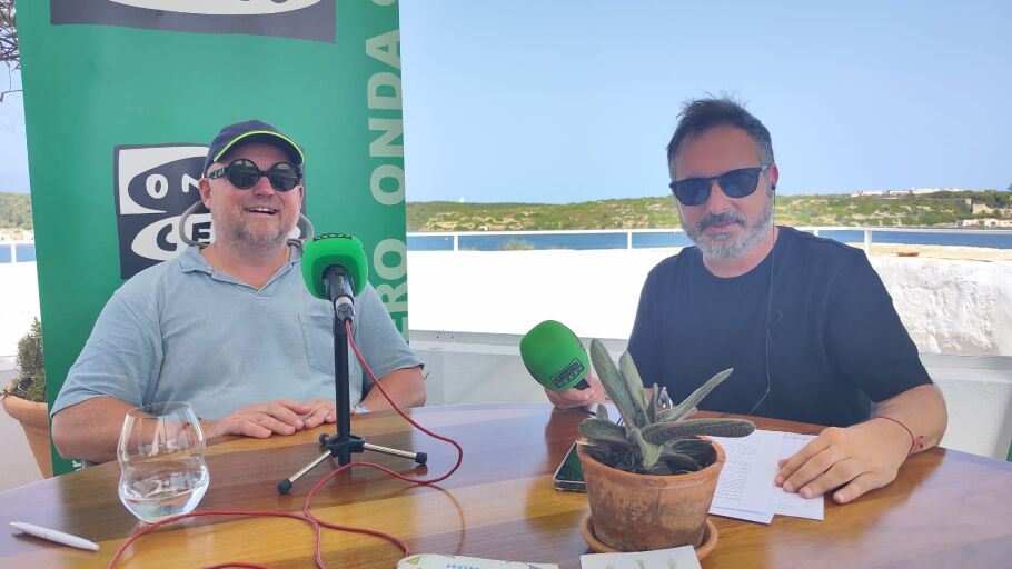 Matthew Meacham, propietario de Sa Punta, con Iv&aacute;n Mart&iacute;n.